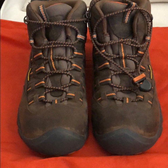 keen youth hiking boots